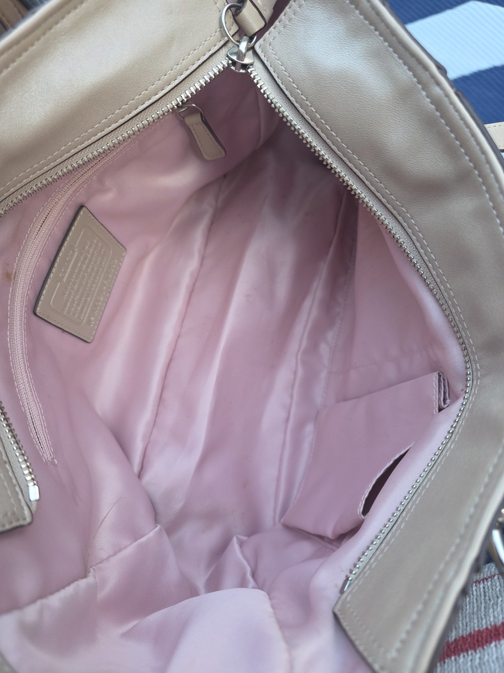 COACH Beige Leather Shoulder Bag with Silver Hardware & HANGTAG!!! ❤️❤️❤️❤️ - Picture 4 of 10